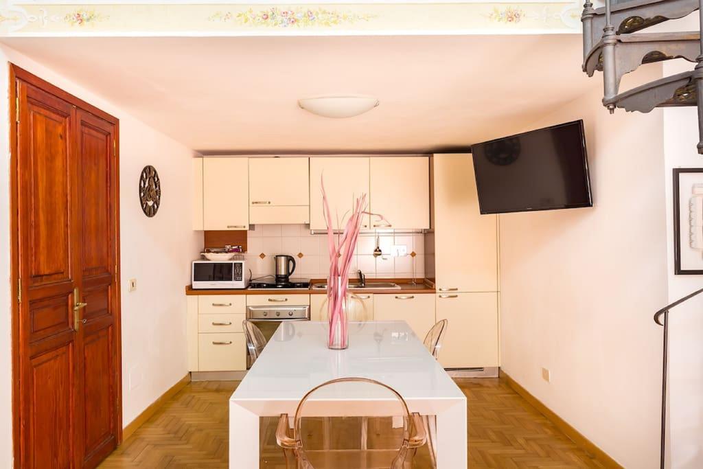 רומא Trevispagna Charme Apartment Autonomous מראה חיצוני תמונה